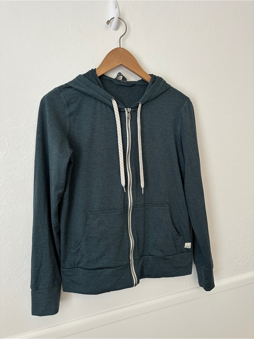 Vuori Halo Performance Hoodie 2.0 Teal XS - Picture 2 of 5
